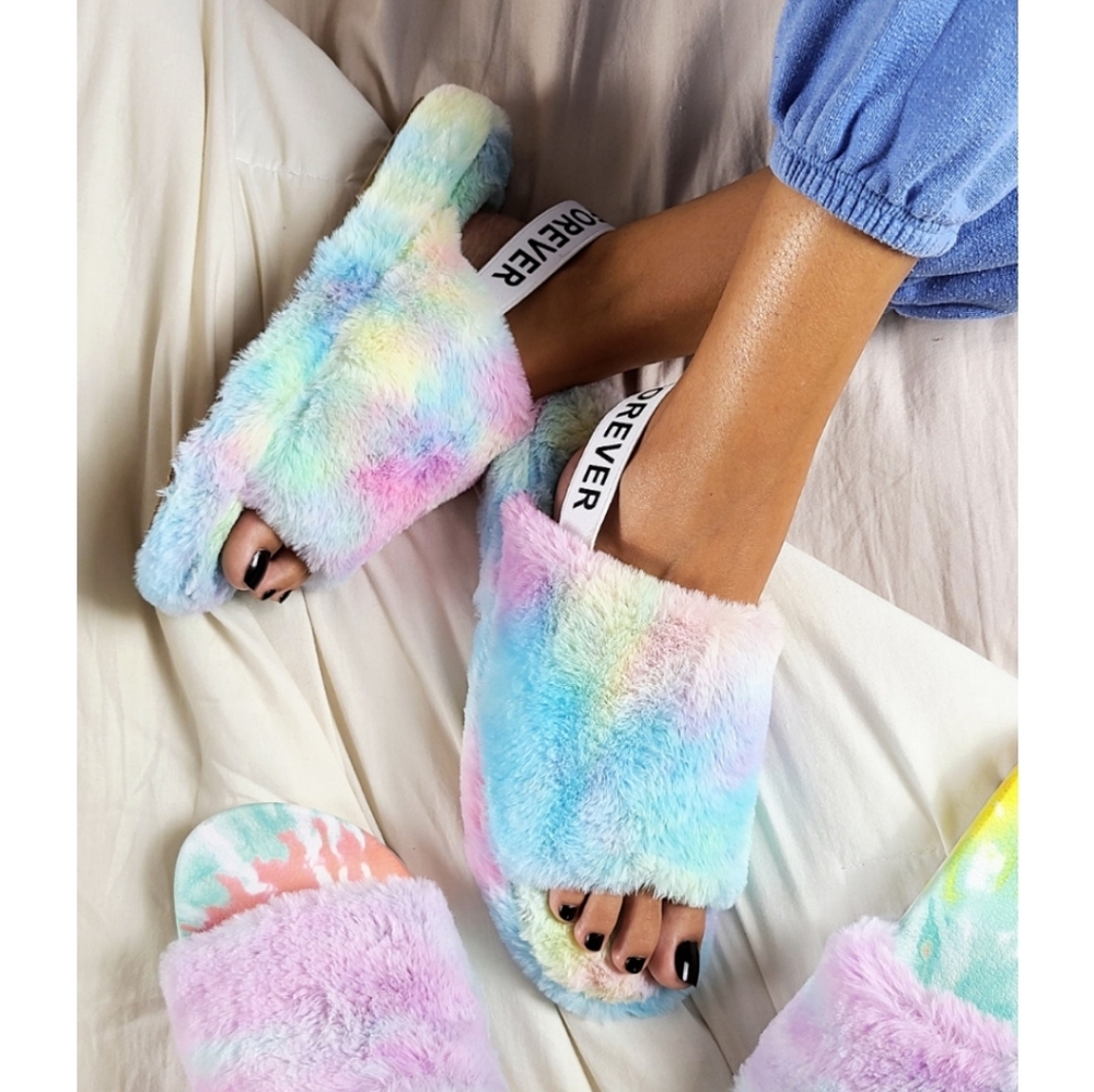 🚨END OF SUMMER SALE// tie dye Slippers - Picture 2 of 3